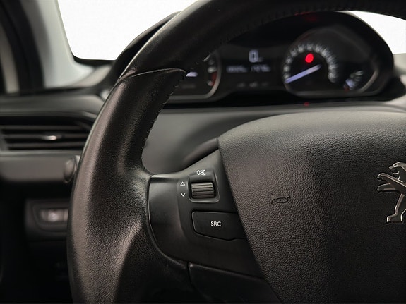 Peugeot 208 15 of 28