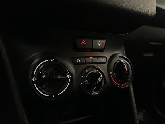 Peugeot 208 18 of 28