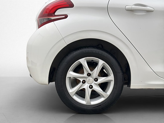 Peugeot 208 25 of 28