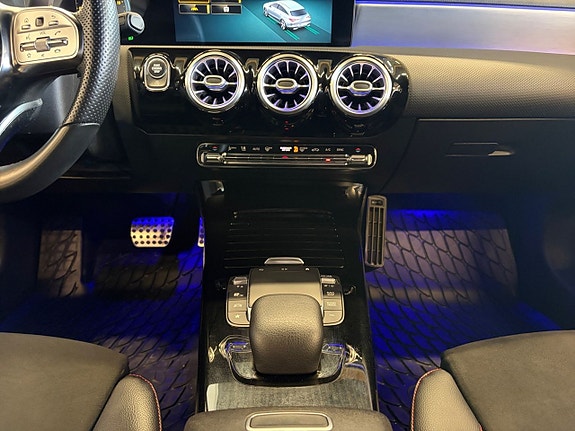 Mercedes-Benz CLA200 11 of 23