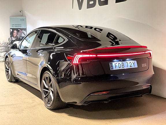 Tesla Model 3 5 of 5