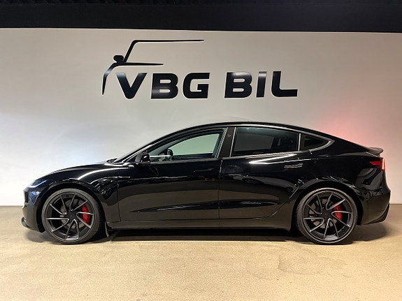 Tesla Model 3 4 of 5