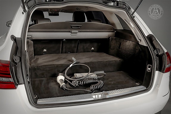 Mercedes-Benz C300 8 of 8