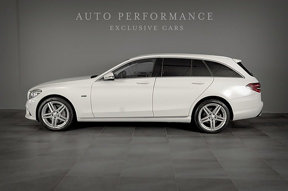 Mercedes-Benz C300 2 of 8