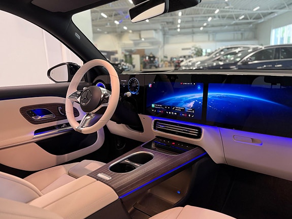 Mercedes-Benz GLB250+ 10 of 17