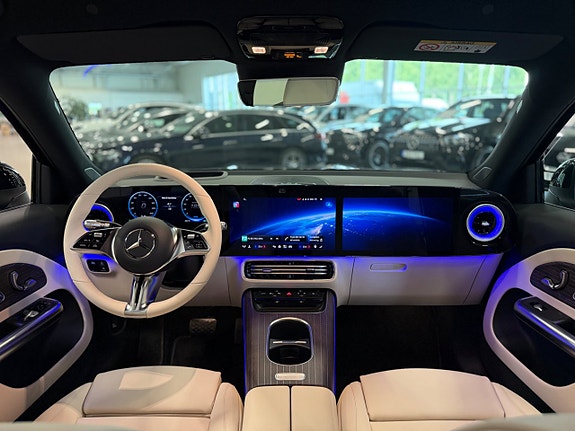 Mercedes-Benz GLB250+ 11 of 17