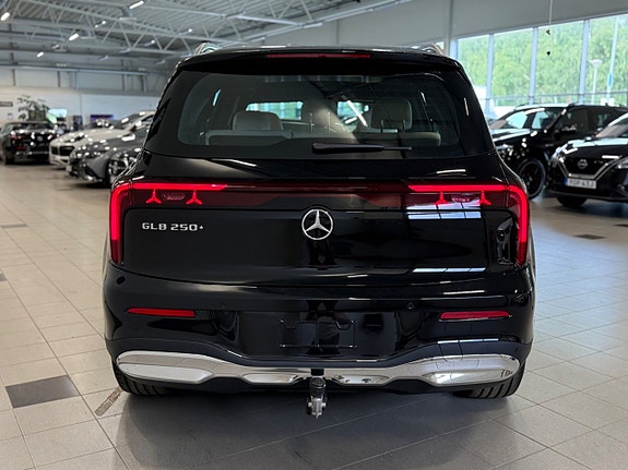 Mercedes-Benz GLB250+ 4 of 5