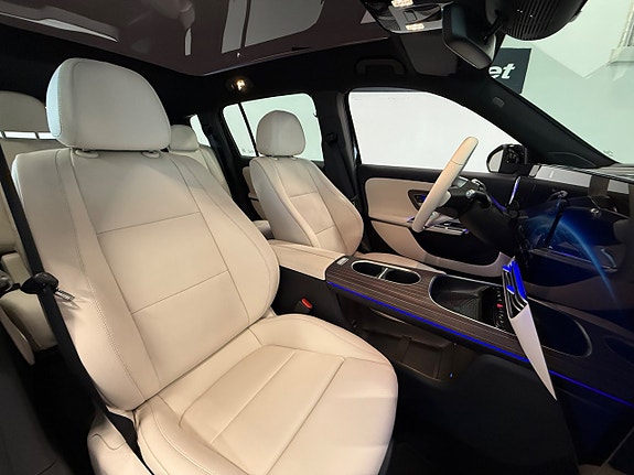 Mercedes-Benz GLB250+ 8 of 17