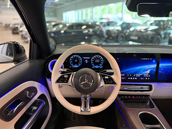 Mercedes-Benz GLB250+ 12 of 17
