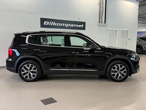 Mercedes-Benz GLB250+ 2 of 5