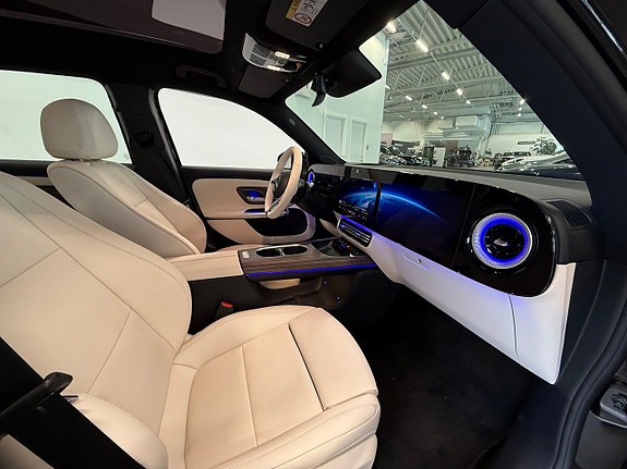 Mercedes-Benz GLB250+ 7 of 17