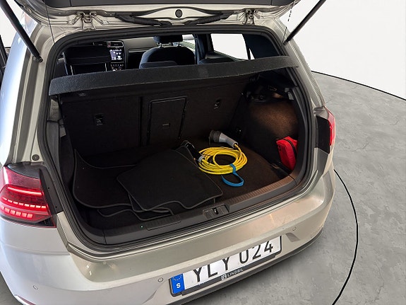 Volkswagen Golf VII 17 of 19