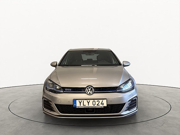 Volkswagen Golf VII 2 of 19