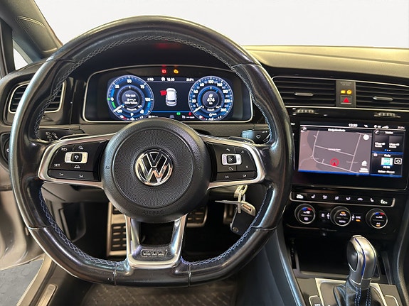 Volkswagen Golf VII 10 of 19