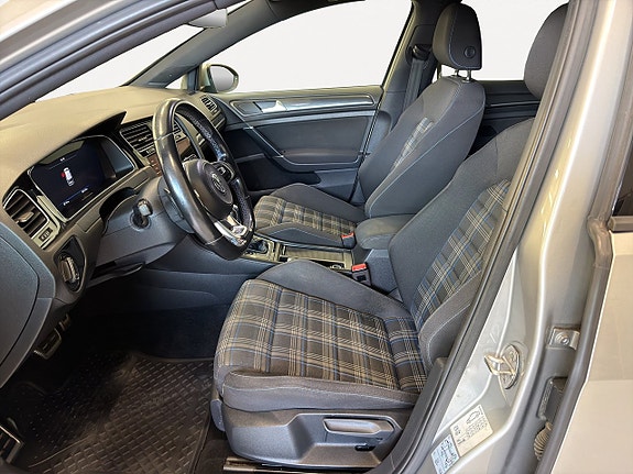 Volkswagen Golf VII 9 of 19