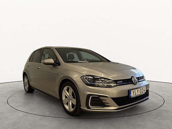 Volkswagen Golf VII 8 of 19