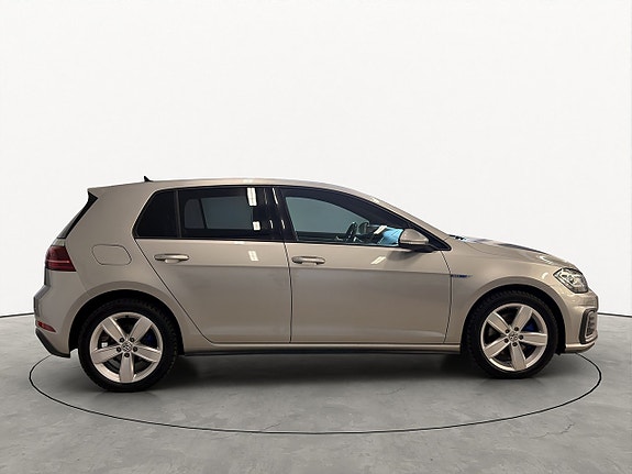 Volkswagen Golf VII 7 of 19