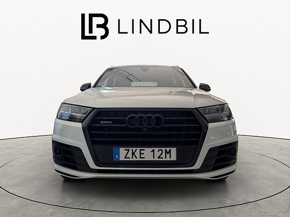 Audi Q7 2 of 19