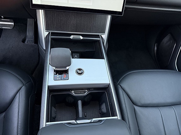 Land Rover Range Rover 13 of 24