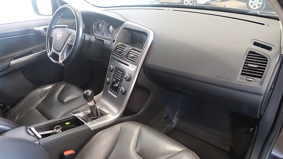 Volvo XC60 10 of 17