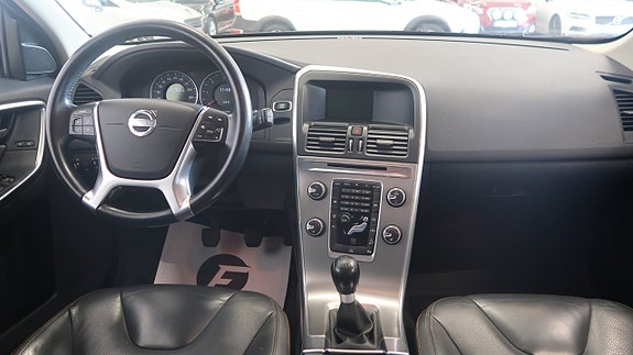 Volvo XC60 11 of 17