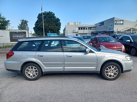 Subaru Outback 2 of 5