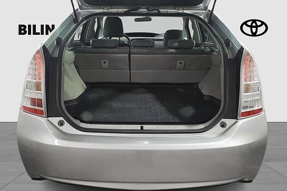 Toyota Prius 5 of 5