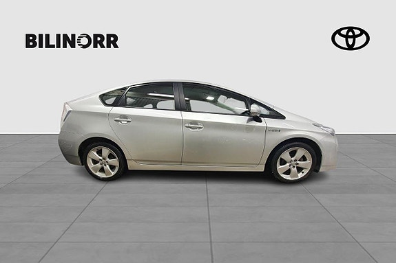Toyota Prius 7 of 22