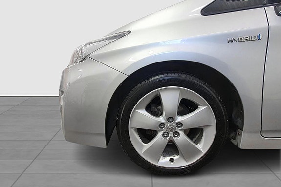 Toyota Prius 12 of 22