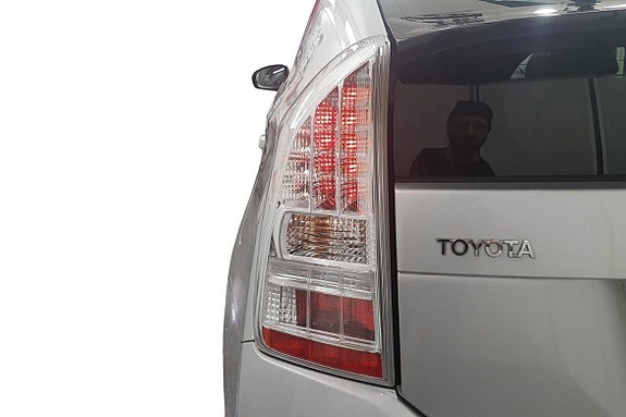 Toyota Prius 11 of 22