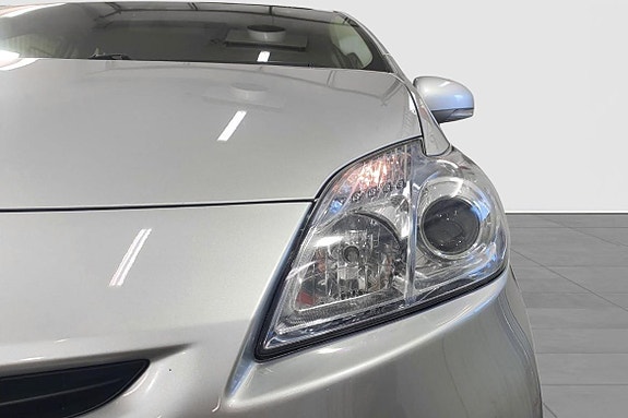Toyota Prius 10 of 22