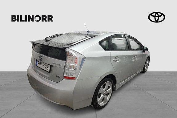 Toyota Prius 6 of 22