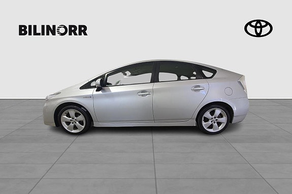 Toyota Prius 2 of 5