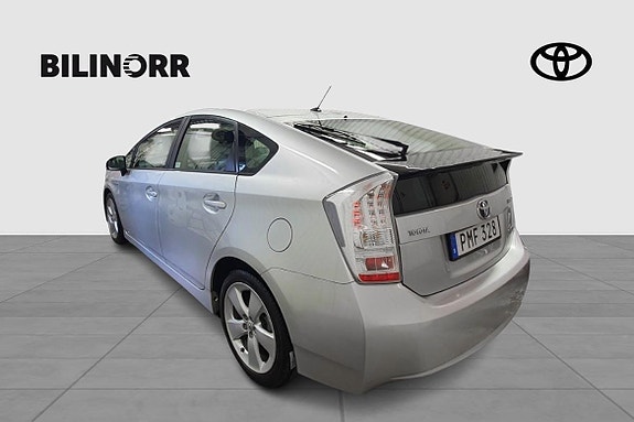Toyota Prius 3 of 5