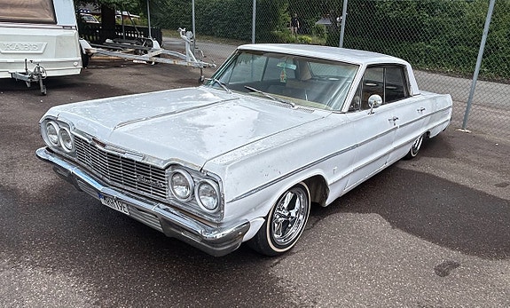 Chevrolet Impala 3 of 5