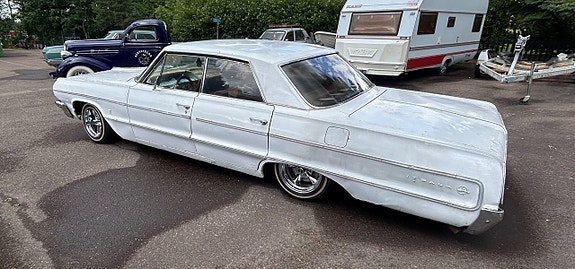 Chevrolet Impala 2 of 5