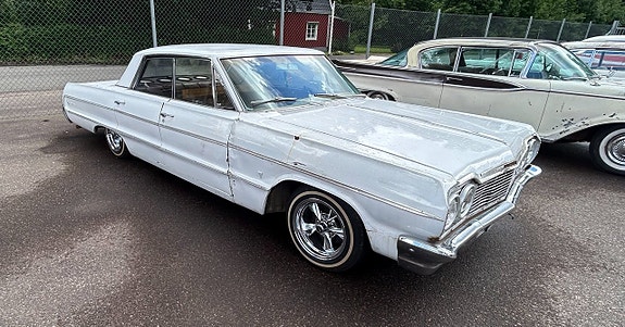 Chevrolet Impala 4 of 5