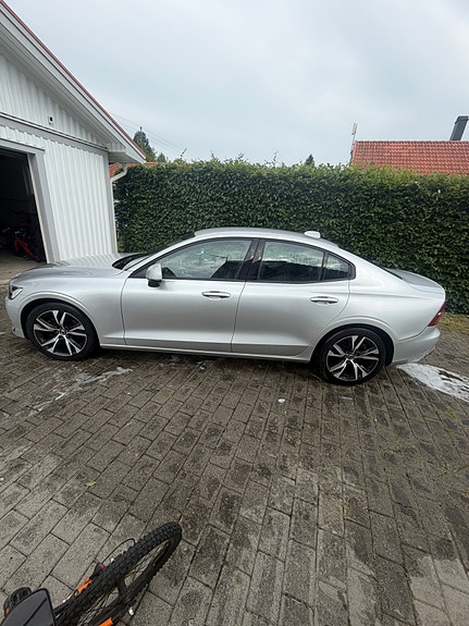 Volvo S60 2 of 5