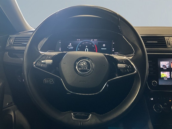 Skoda Superb 9 of 22