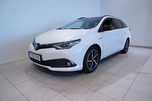 Toyota Auris 2 of 5