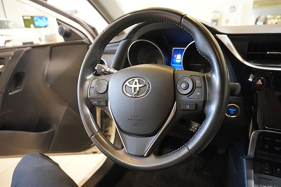 Toyota Auris 12 of 20