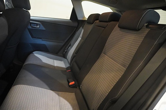 Toyota Auris 8 of 20