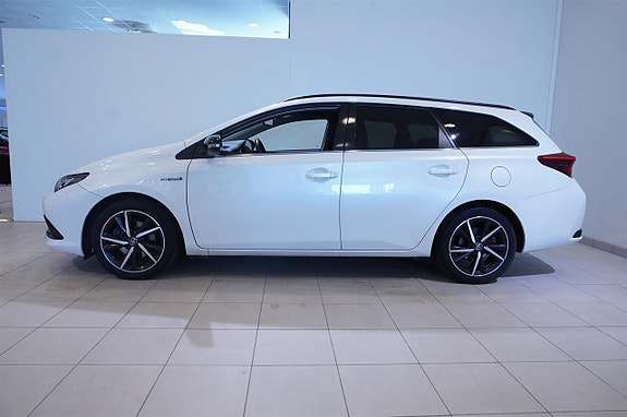 Toyota Auris 4 of 5