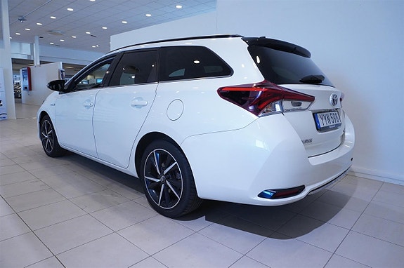 Toyota Auris 6 of 20