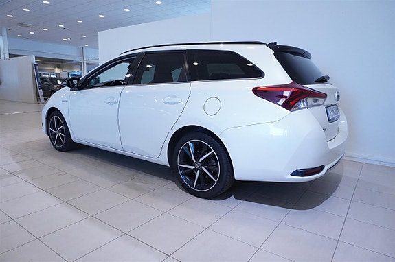 Toyota Auris 5 of 5
