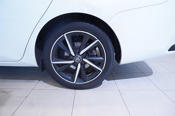 Toyota Auris 7 of 20