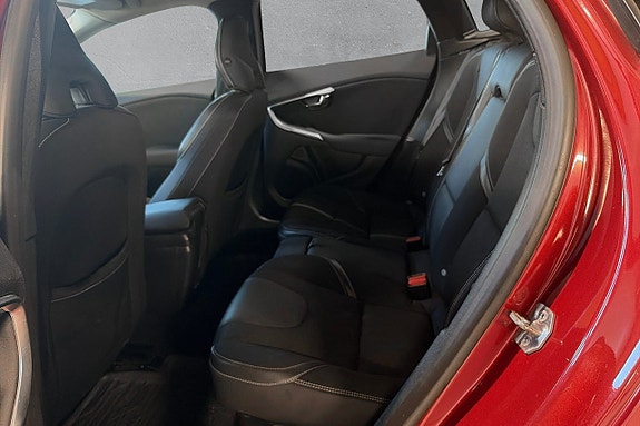 Volvo V40 15 of 17