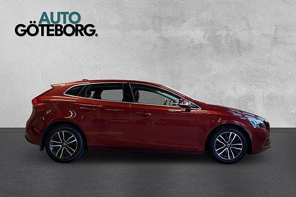 Volvo V40 3 of 17