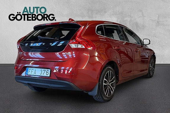 Volvo V40 6 of 17