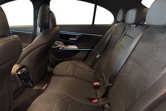 Mercedes-Benz E300 de 15 of 18